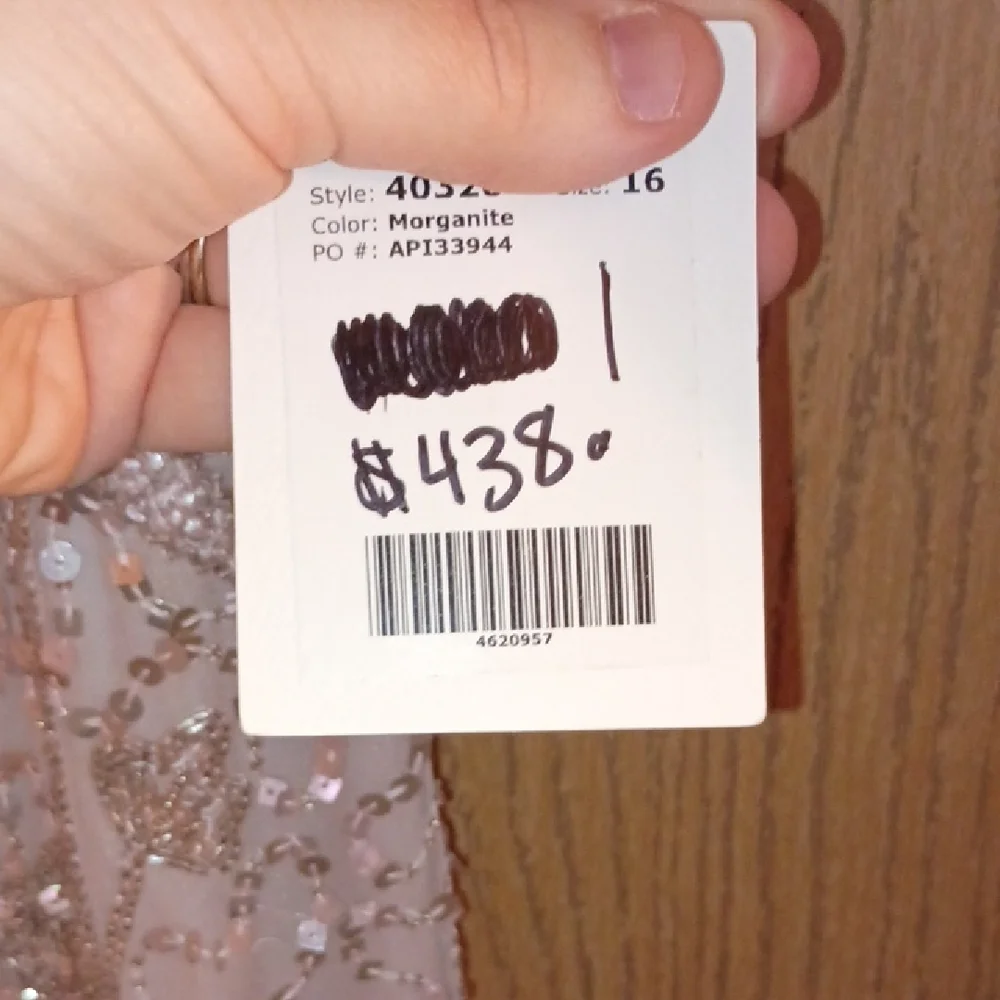 Adrianna Papell Gorgeous Sequin gown - Picture 6 of 7